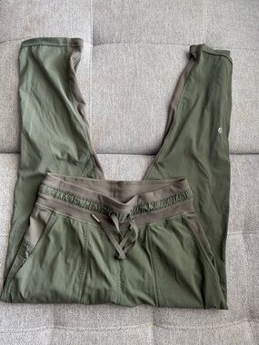 lululemon athletica dance studio mid-rise crop